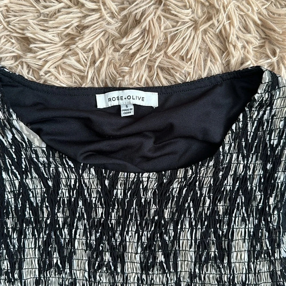 Rose+Olive  Stretchy Flared Bottom Long Sleeve Top Black & White Women sz Small - Picture 4 of 13